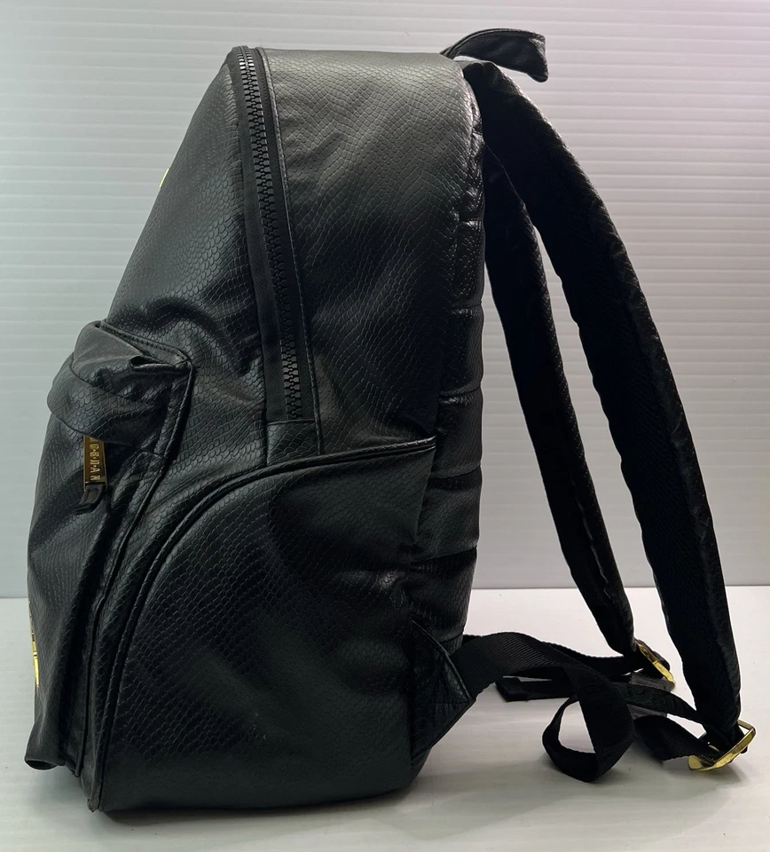 MOCHILA REGAL NIKE AIR JORDAN IMITACIÓN CUERO -Negro/Dorado -Monograma 9A0136-429 Usada en Excelente Condición Foto 4 de 4