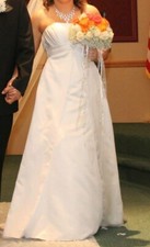 David's Bridal Strapless Wedding Dress size 12-14 - pre owned - Cleaned