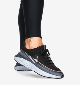 nike legend react 2 shield women's