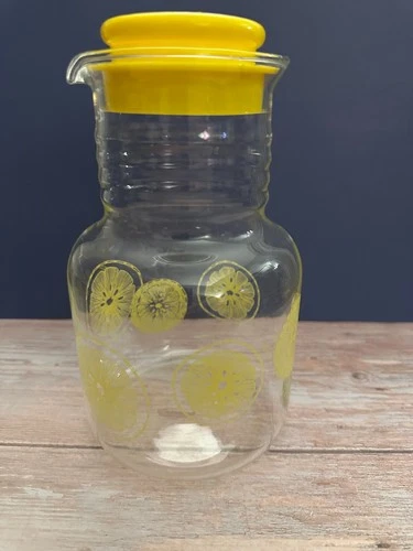 Vintage Pyrex Corning 8.5” Glass Juice Carafe Pitcher w/Lid 3515 Lemon 1.5qt/L