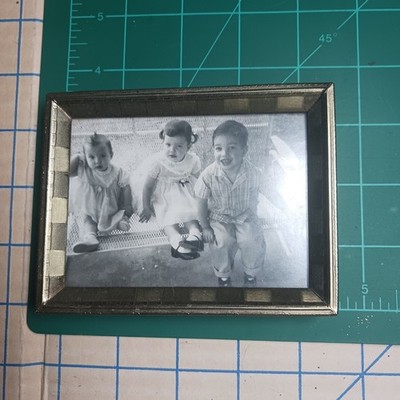 VTG Small Gold Tone Picture Frame Decorative Border Charming W/ Picture