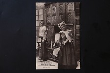 Carte postale: Costumes de Bretagne Bretons - 1644 Lit Clos Chacun se Déshabille