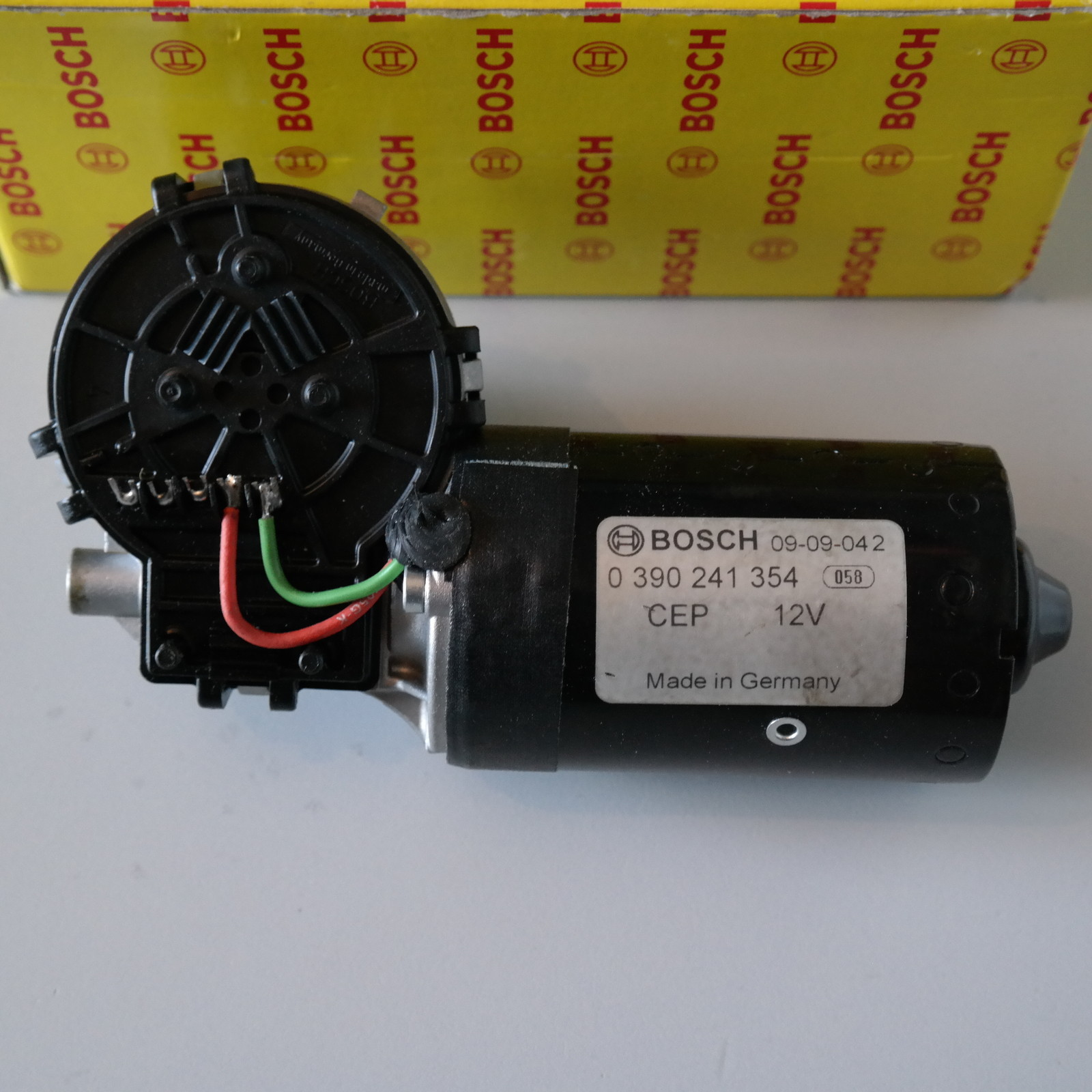 Moteur essuie-glace Bosch 0390241354 pour réparer un balayage lent ou bloqué