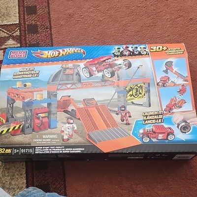 Mega Bloks Hot Wheels Super Stunt Test Facility 382 Piece Building Set 91715