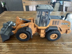 Ertl Britains CASE 621F Articulating Front End Leader (Plastic Toy)