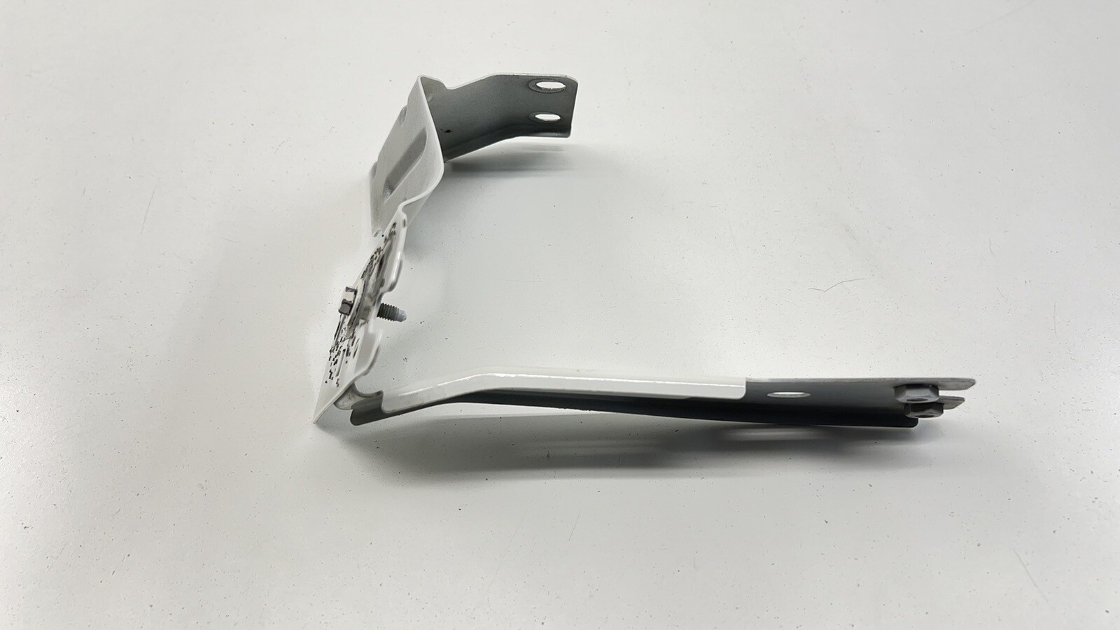 14-23 MASERATI GHIBLI PASSENGER RIGHT FRONT FENDER BRACKET SUPPORT MOUNT OEM