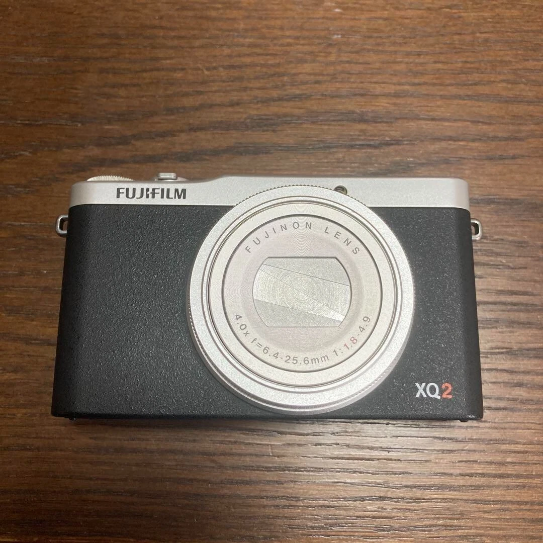 Fujifilm XQ2 digital camera Silver w/Box From Japan