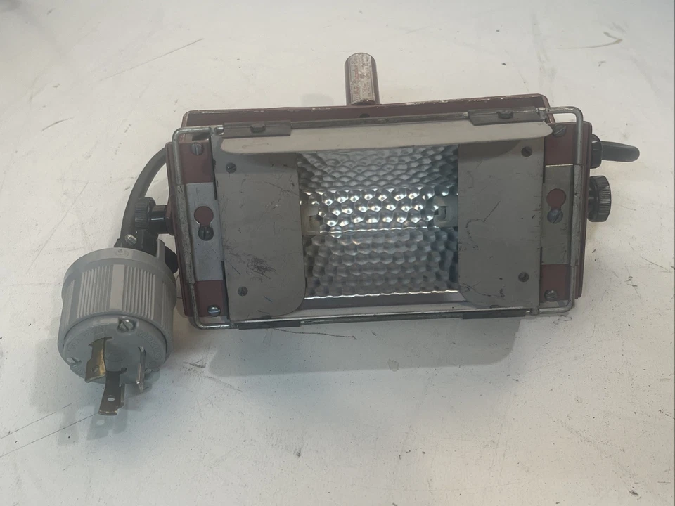 Mole Richardson Type 2911 Molequartz One Light Nooklite The Lamp Is Missing - Image 3 of 4