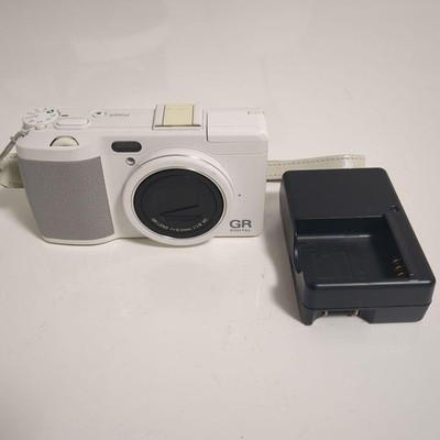 RICOH GR Digital IV White Edition Shutter 59 Ltd 10000 Near Mint aus Japan