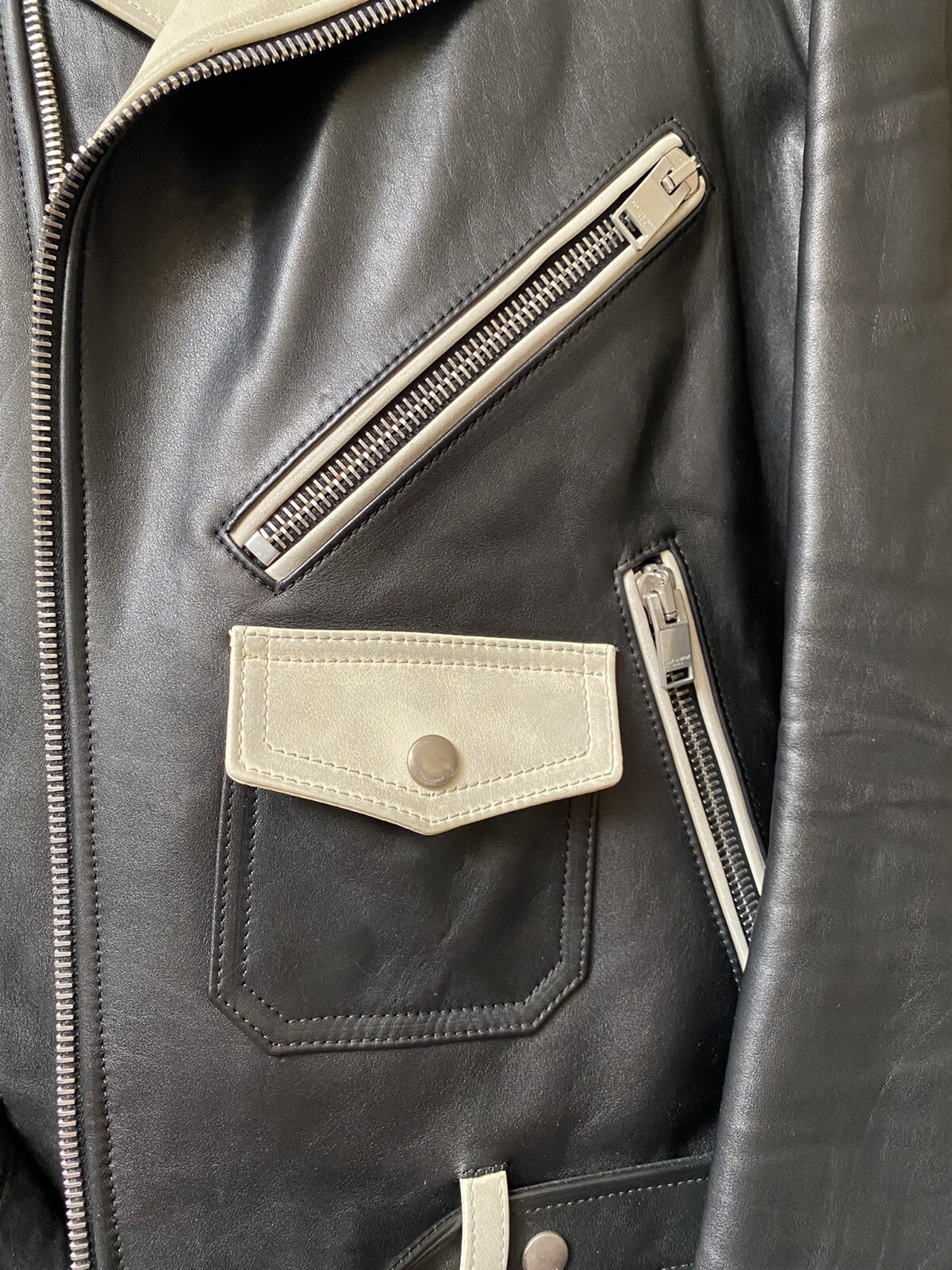 Rara giacca da motociclista in pelle Saint Laurent Paris pezzo da passerella autunno inverno 2014.