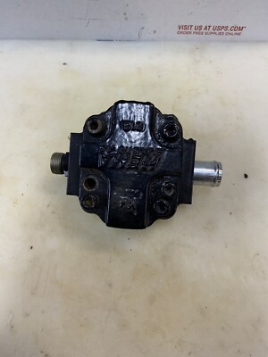 John Deere 1025R COMPACT UTILITY TRACTOR John Deere Hydraulic pump
