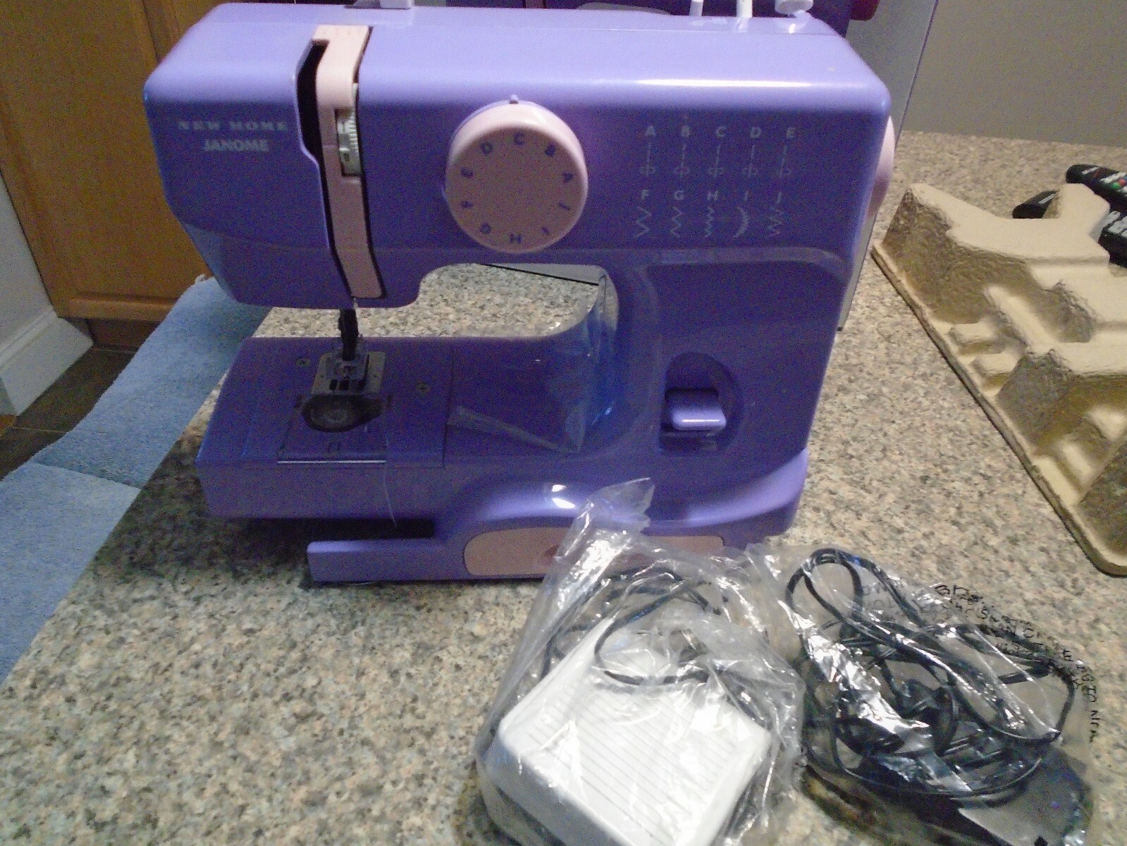 Janome Lady Lilac Sewing Machine 525B Cuisine reunionnaise