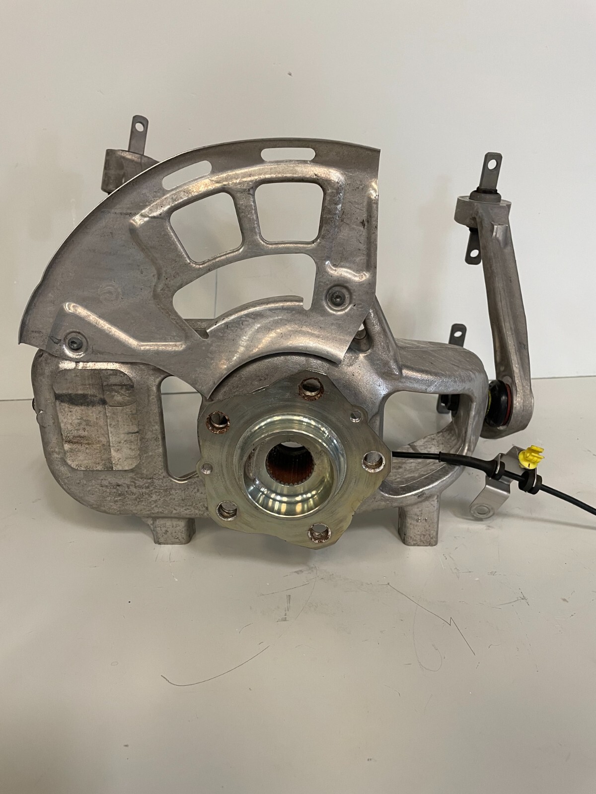 Ferrari California FRONT Left SPINDLE KNUCKLE ARM 237285 235132 235136(3k miles)