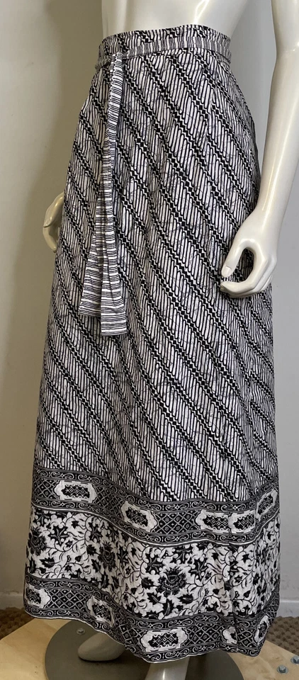De Colección Saks Fifth Avenue Negro Blanco Largo Floral Batik Falda Envolvente 12 Forrada Foto 4 de 4