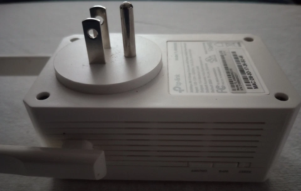 TP-LINK TL-WA860RE 300Mpbs Wi-Fi Range Extender Power Outlet Pass-though TESTED - Image 4 of 4