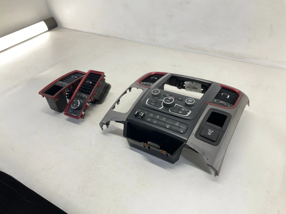 13-20 RAM 1500 A/C Calentador de aire Ventilador de temperatura Control de clima con ventilación de aire Foto 3 de 4