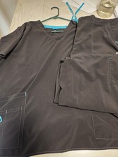 Carhartt scrubs women set 2XL Top XL bottoms. Black.