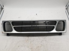 Calandre Saab 900
