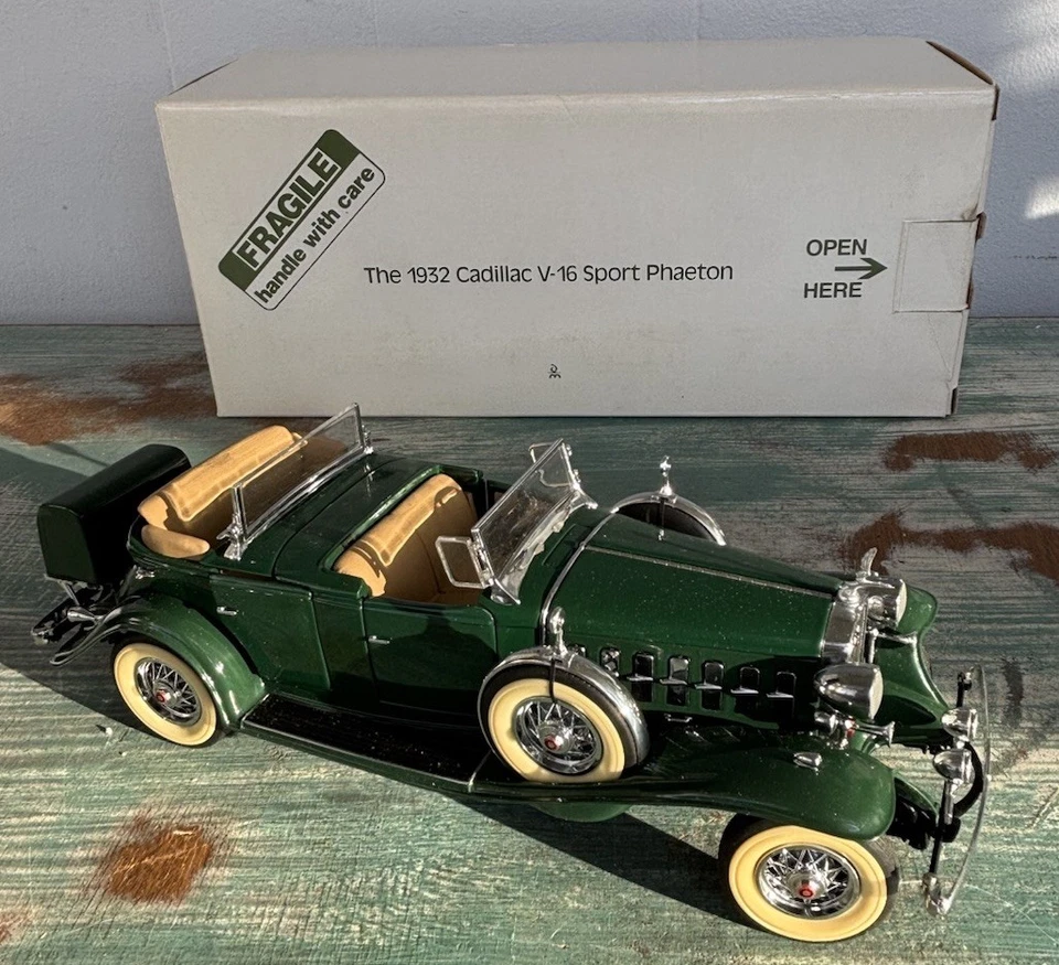 Danbury Mint 1932 Cadillac V-16 Sport Phaeton W/Cert - Mint - Image 2 of 4
