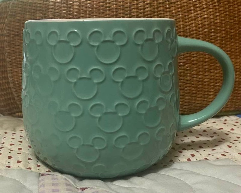 Disney Parks Mickey Mouse Icon Rustic Green 16 oz Mug. everyone loves mickey