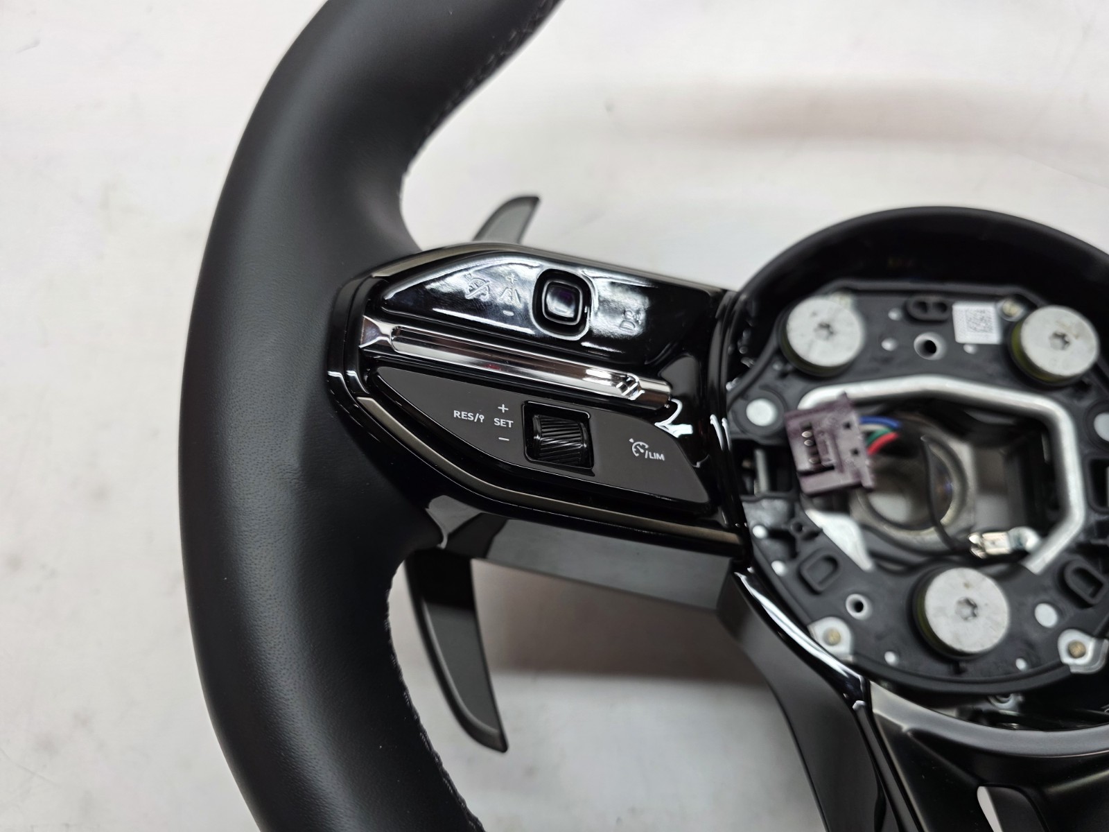 ASTON MARTIN DB12 VOLANTE STEERING WHEEL OEM RY53-3600-DB