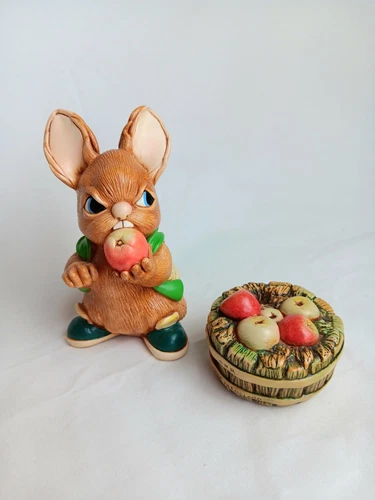 Vintage PENDELFIN Rabbit Bunny Figurine 'Scrumpy' With Apple Barrel Made England