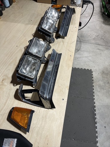 1981-1982 Toyota Cressida Mx62 Wagon/Sedan Complete Headlights and Corners PAIR - Picture 4 of 9