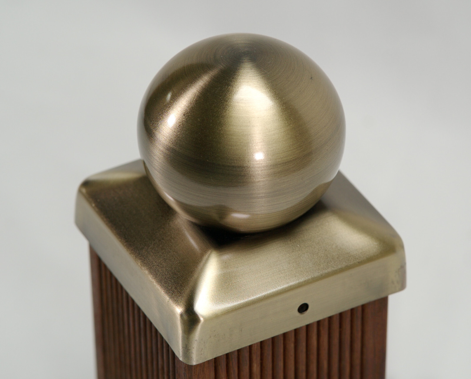 Atlanta Pfostenkappen Braun, 12 Stück - Für 8,9x8,9 Cm Pfosten, Flache Pyramidenform, ASA Kunstharz
