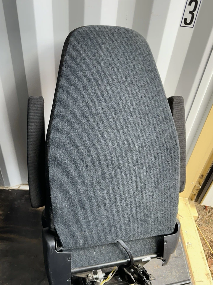 Freightliner Cascadia 2018-2024 asiento delantero derecho del lado del pasajero OEM Foto 3 de 4