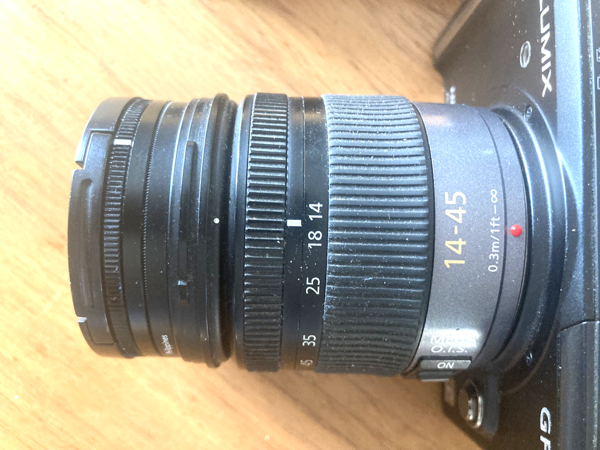 Panasonic LUMIX DMC-GF1 w/14-45mm Lens 12MP Mirrorless Camera