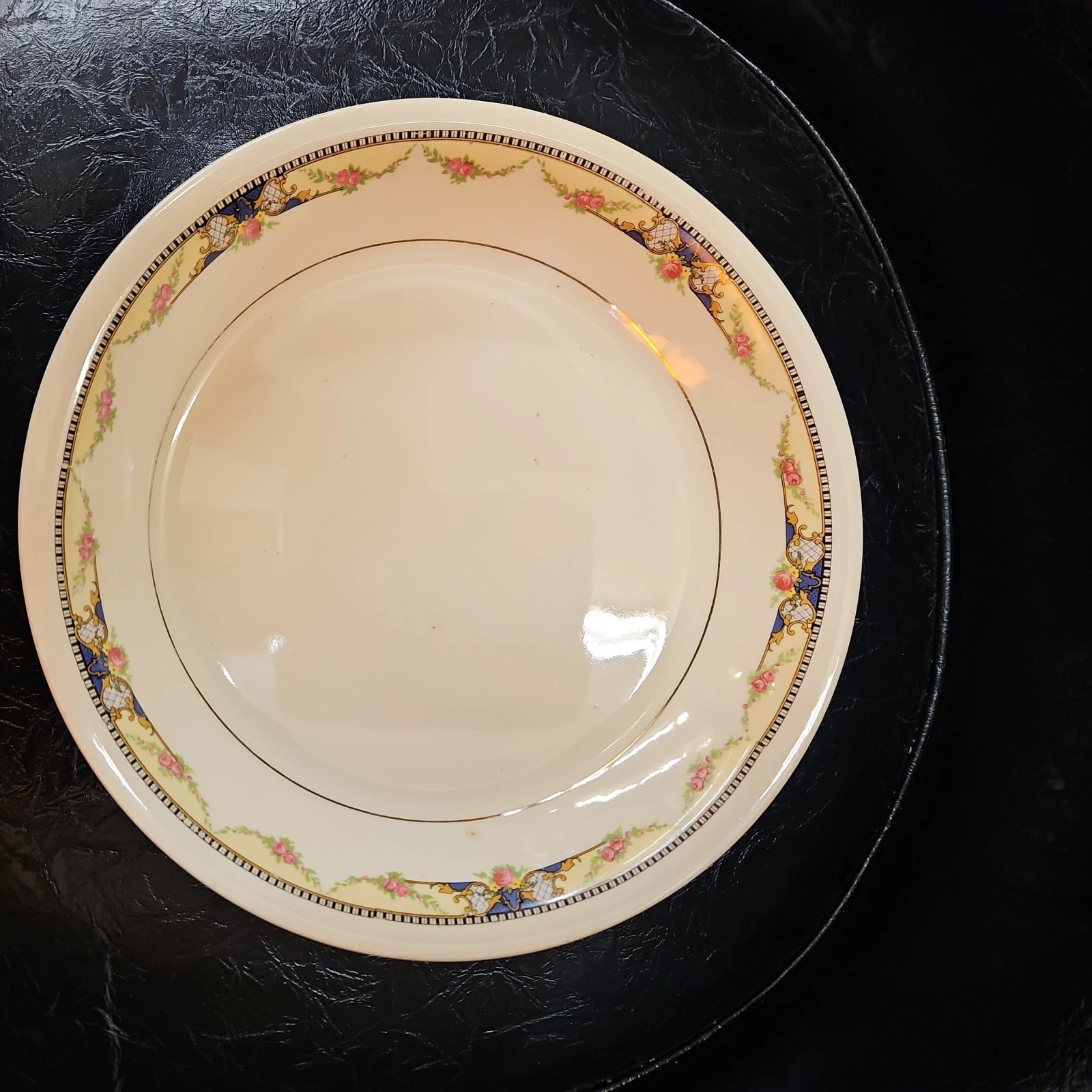 Vintage Antique Universal Cambridge Farmhouse Pie Plate 10 inches wide