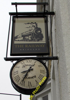 Foto 6x4 The Railway Namensschild und Good Times Uhr, Bridgend Newcastle \ c2016