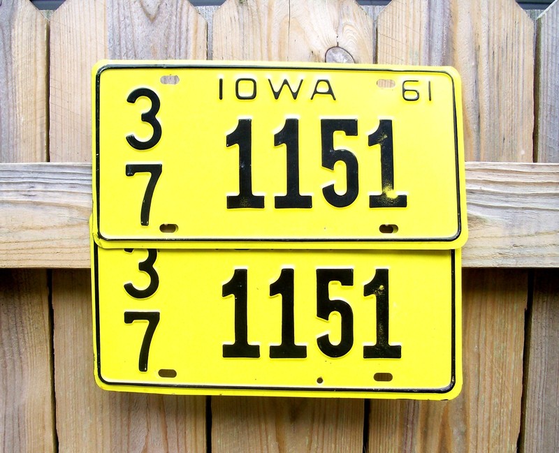 EXPIRED PAIR IOWA 37 1151 License Plate 1961 61 EMBOSSED TAGS COUNTY 37