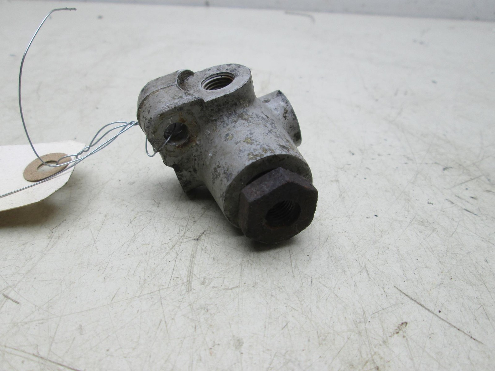 Rolls Royce Silver Shadow T1 left rear brake restriction valve (USED)