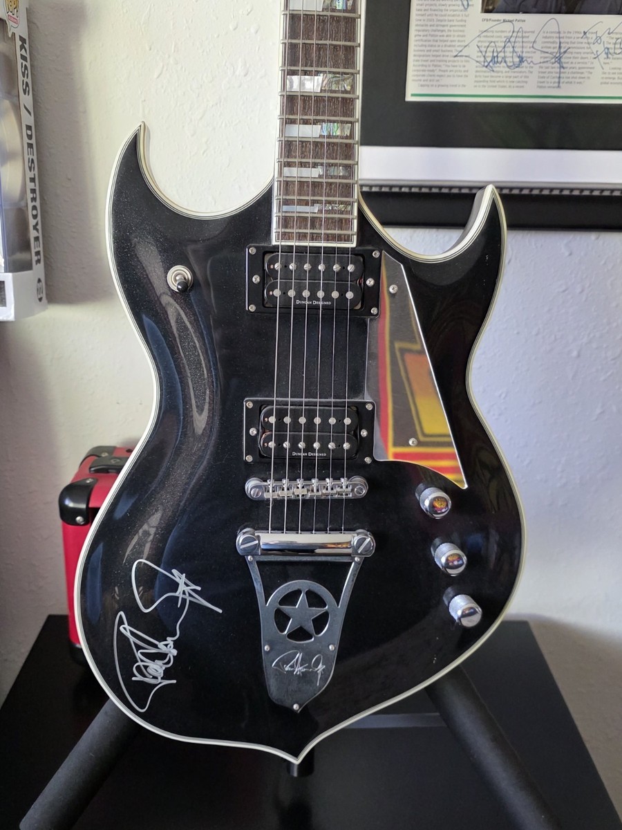 SIGNED Paul Stanley Silvertone Sovereign Stage 2003 Guitar &Red