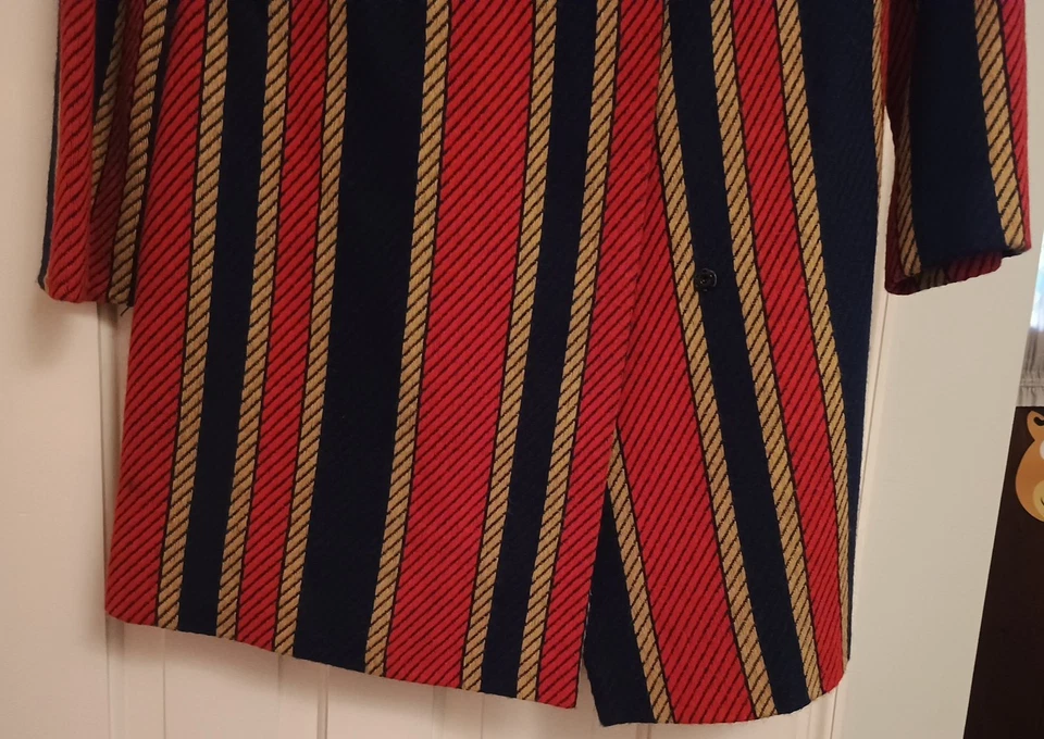 Antigo FAB Joseph Magnin 2 peças Mod vestido listrado azul vermelho dourado e casaco longo botão P - Imagem 4 de 4