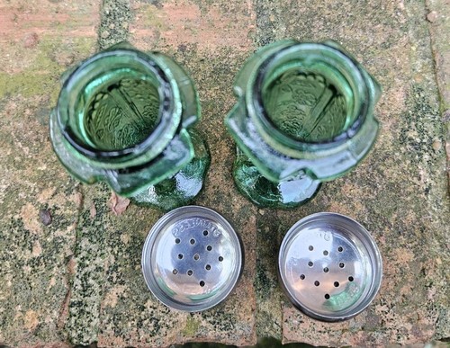 Vintage Jeannette Cherry Blossom Green Depression Glass Salt & Pepper Shaker Set - Picture 5 of 7