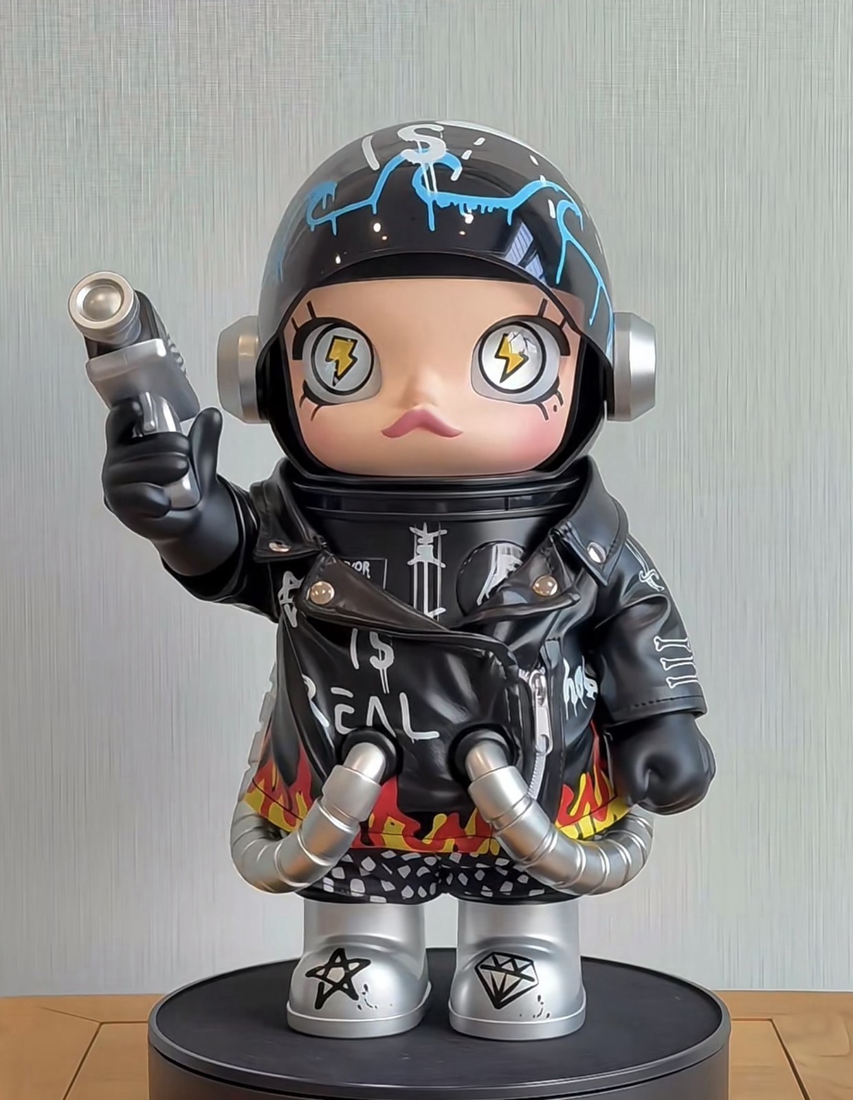 Authentic Mega Space Molly 400% Trevor Andrew Hot Toy Gift New