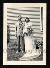 BRIDE GROOM BEAUTIFUL WEDDING DRESS BOUQUET VEIL TRAIN OLD/VINTAGE PHOTO- G685