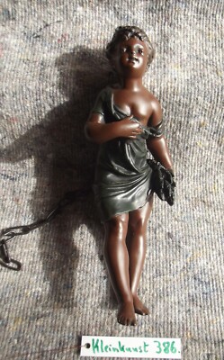 Kleinkunst Nr. 386, Figur, Mädchen, vollplastisch, zum Aufhängen zweifarbig