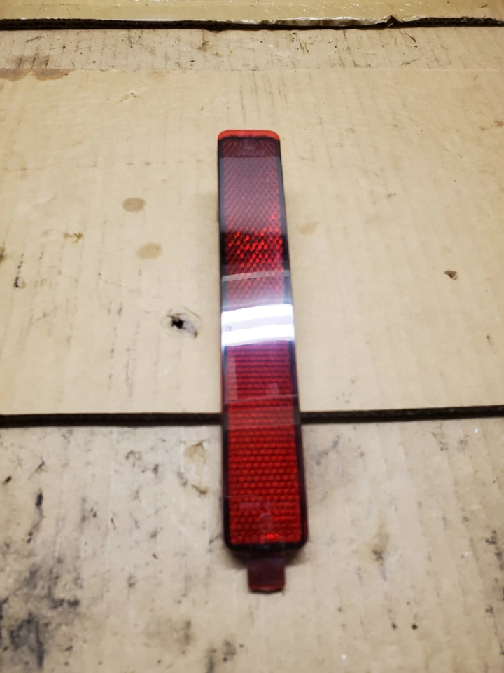 Reflector de parachoques trasero para GMC Acadia 2013-2019 lado del conductor o del pasajero | CAPA Foto 2 de 4