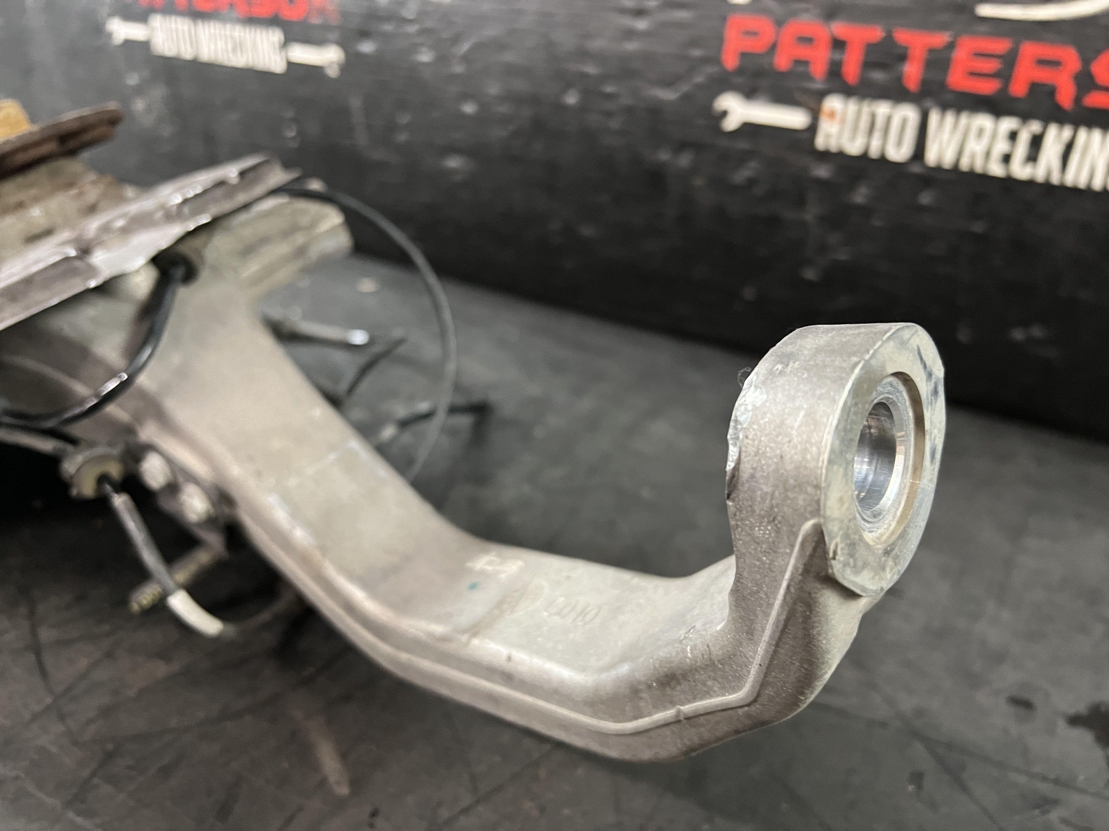 17-22 MASERATI QUATTROPORT FRONT DRIVER LEFT SPINDLE STEERING KNUCKLE