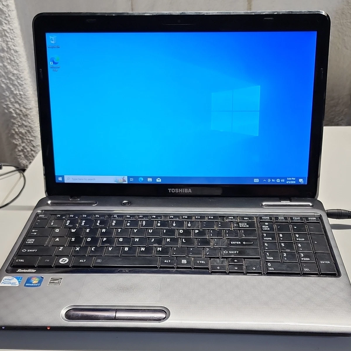 PC Portable Toshiba Satellite L755D - 15,6 Pouces, SSD 120 Go, Windows 10 - Occasion