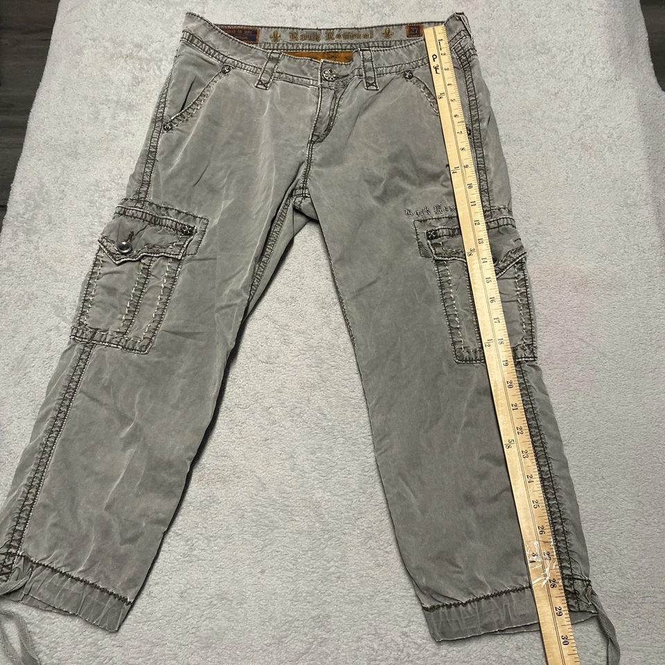 Pantalones capri Rock Revival para mujer 27 gris pizarra carga adornado Y2K corbata para piernas Foto 4 de 4