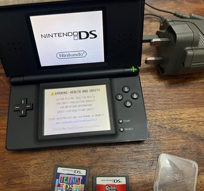 Nintendo DS Lite DSI Handheld Konsole Schwarz mit Ladegerät Spiele und sehr guter Zustand & PWO