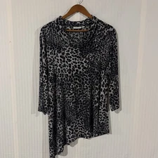 Susan Graver Womens Top Plus Sz 1X Leopard Printed Liquid Knit Drape neck D-11