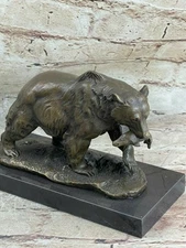 Bronze BEAR CATCHING A FISH HOTCAST IN PURE ART DECO NO RESERVE DECOR Sculpture