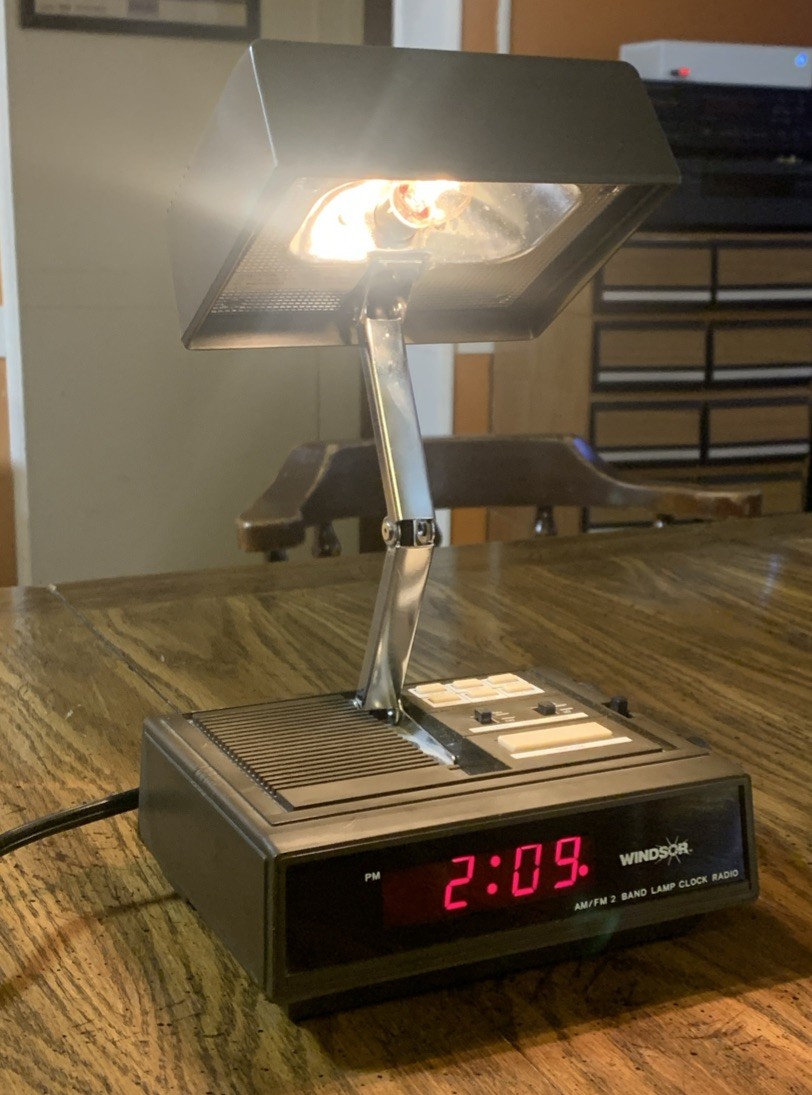 Vintage Windsor Digital Alarm Clock Radio Nightstand Table Lamp Retro Dimmable