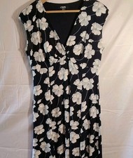 Chaps Women’s Med NavyWhite V-Neck Sleeveless Cottagecore Wedding Guest Dress