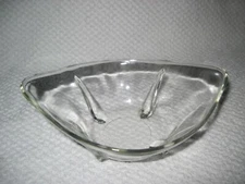 VINTAGE CLEAR GLASS 4 FOOTED SERVING BOWL GRACEFUL OVAL SHAPE - MID 1950's